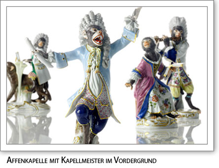 Affenkapelle mit Kapellmeister im Vordergrund aus Meissener Porzellan